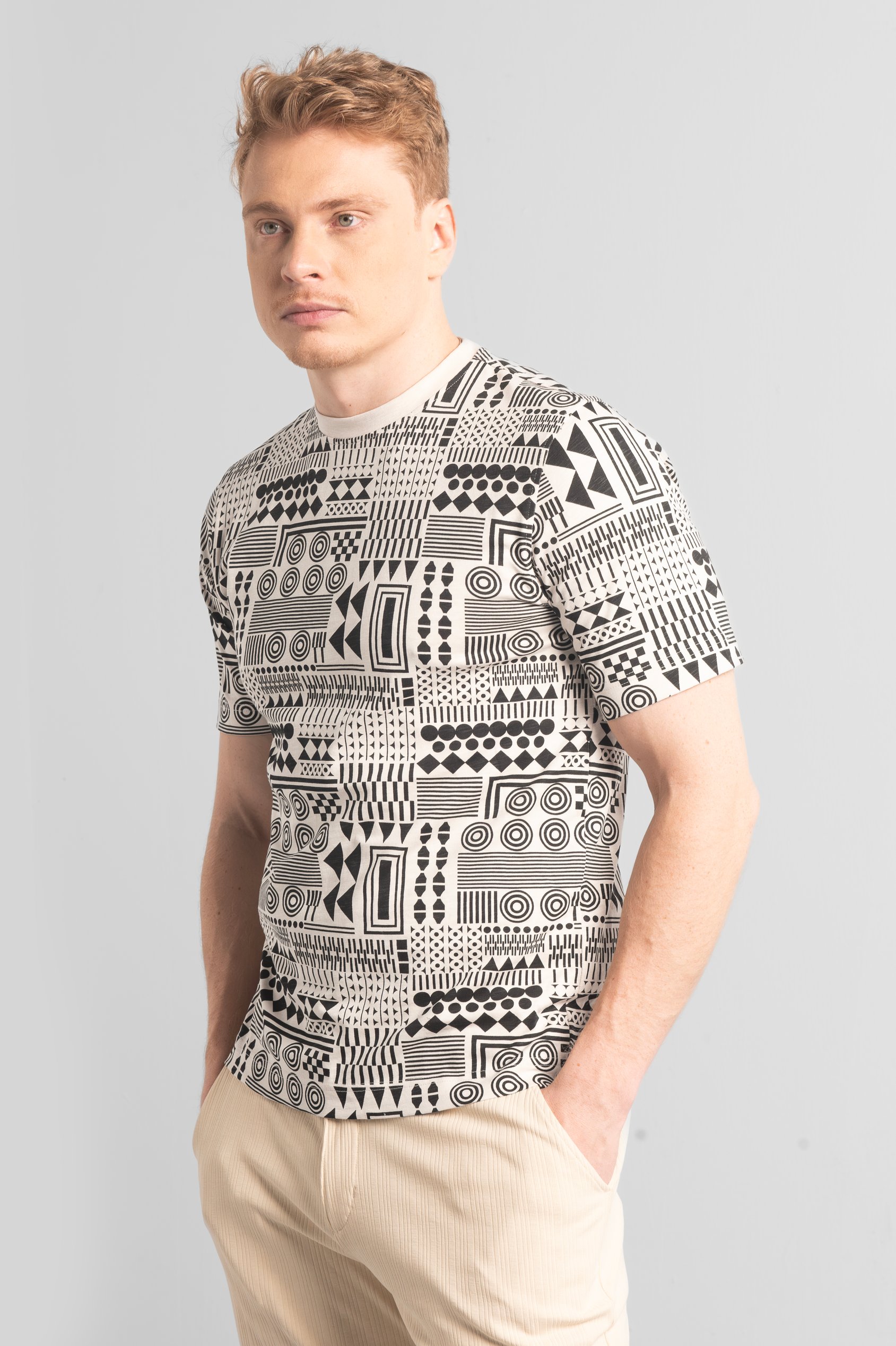 Enorsia Men's Cream Geometric Printed T-Shirt - Uk L