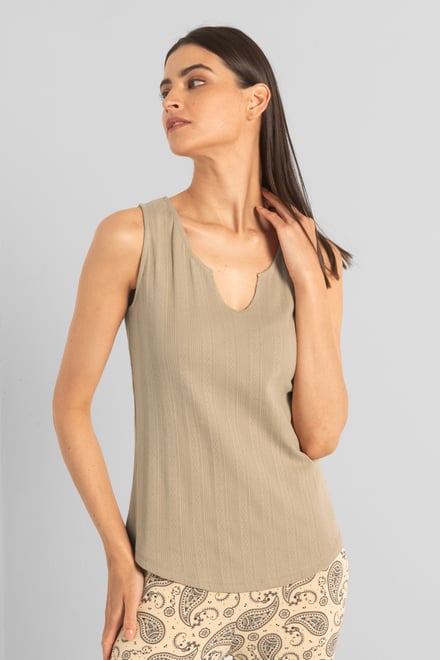 Textured Sleeveless V-neck Tank Top