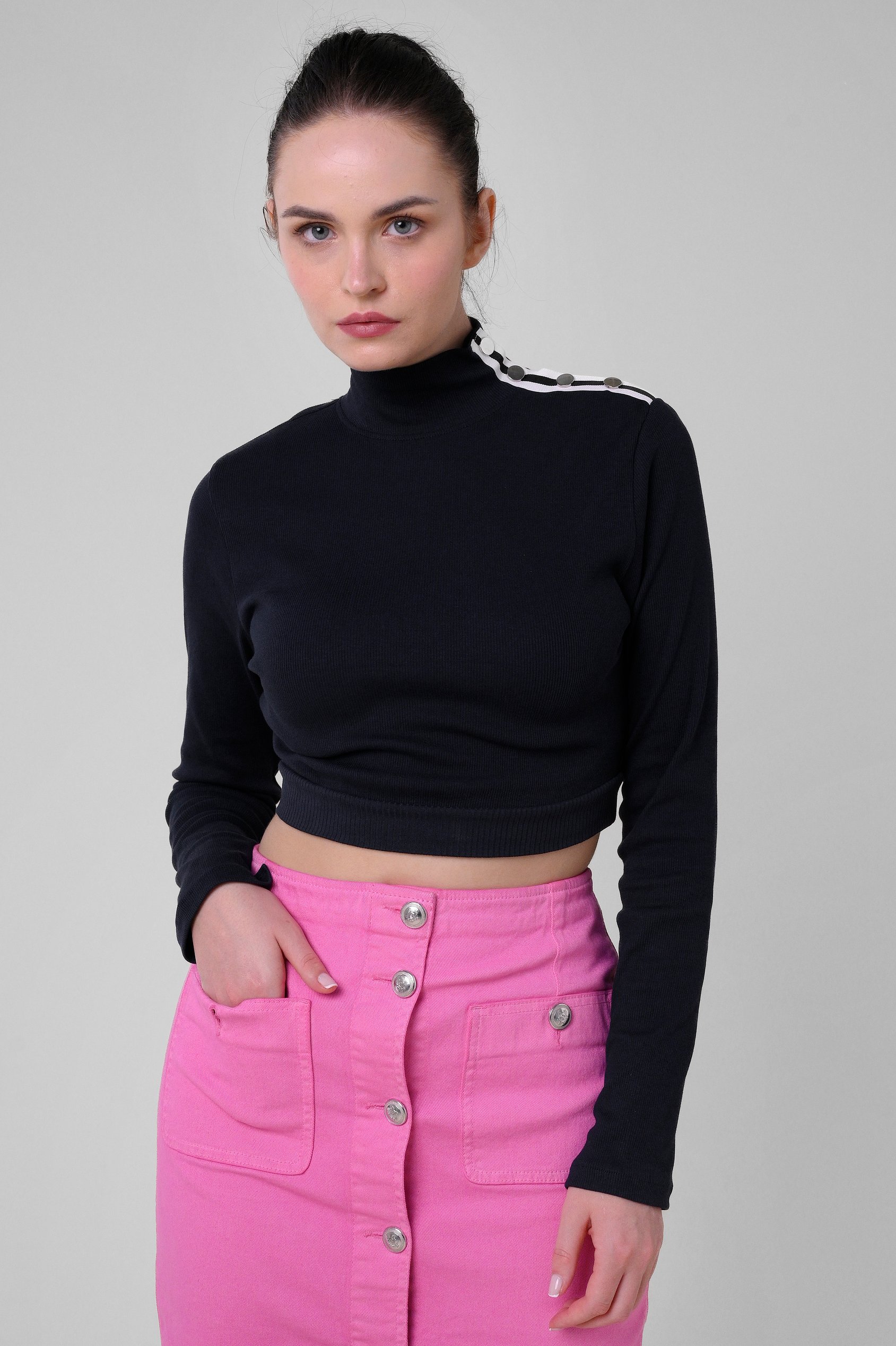 Enorsia Women's Black Turtleneck Crop Tops - Uk 16