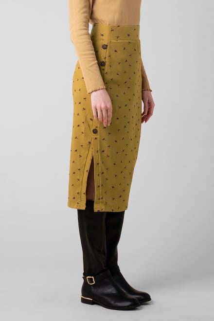 Side Button Split Ribbed Skirt