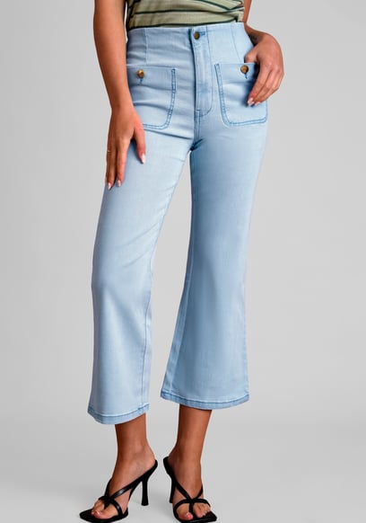 Super Light Cropped Flared Buttoned Jeans