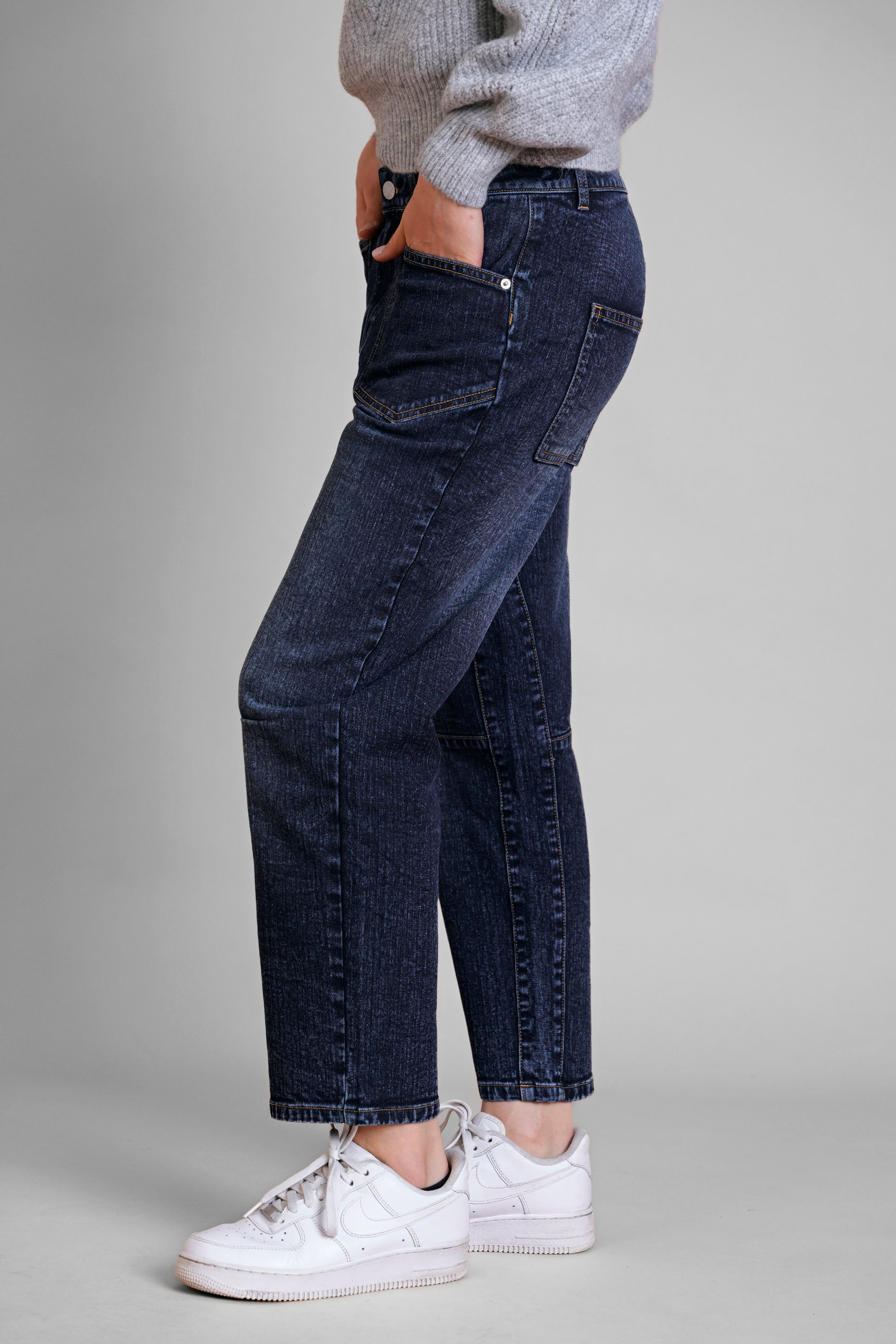 Women's Straight Fit Cropped Jeans