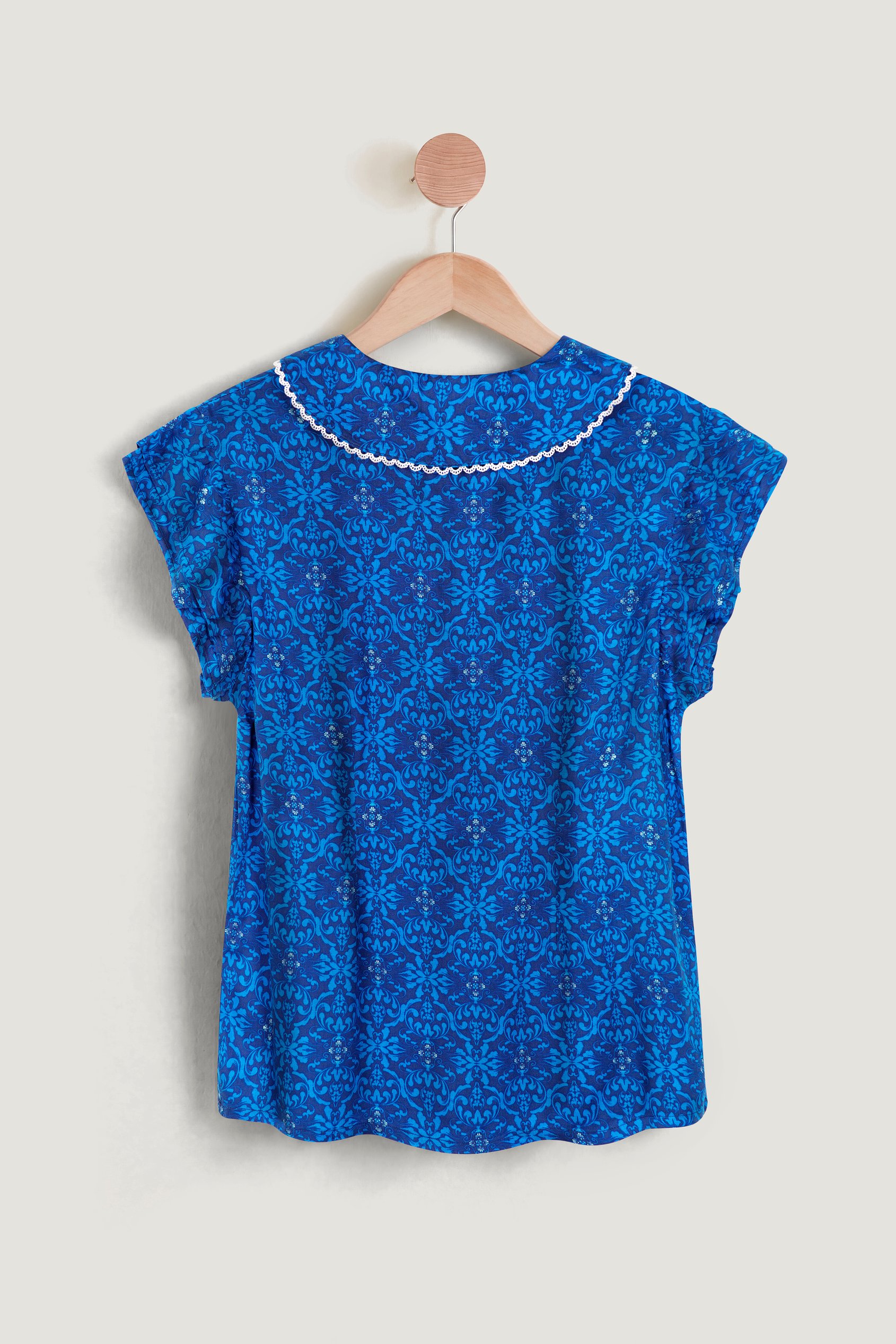 Women’s Sleeveless Blouse with Lace Trim Print