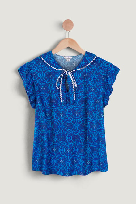Women’s Sleeveless Blouse with Lace Trim Print