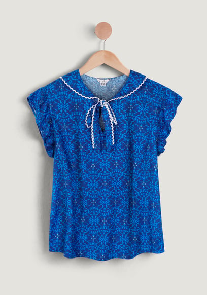 Women’s Sleeveless Blouse with Lace Trim Print