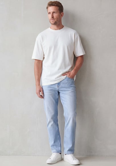 Comfort Stretch Straight Fit Jeans